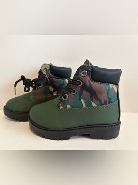 NEW TODDLER SIZE 6 BOYS KIDS Green Camo Outdoor Boots